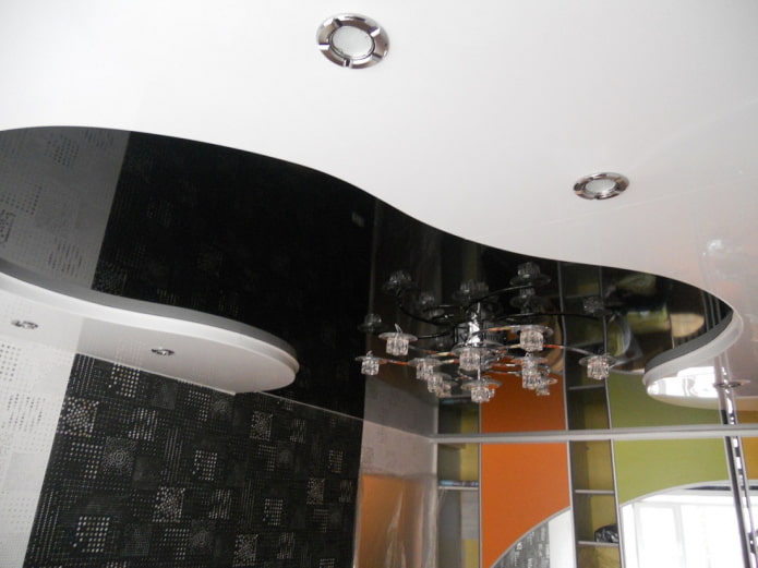 struttura del soffitto teso in bianco e nero