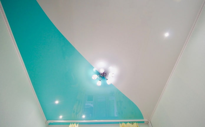 struttura del soffitto teso turchese e bianco