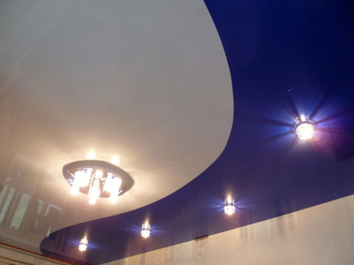 struttura del soffitto teso blu e bianco