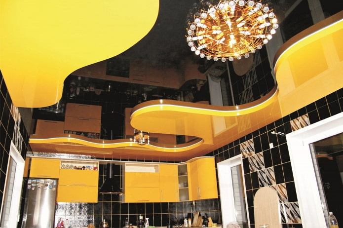 struttura del soffitto teso nero e giallo