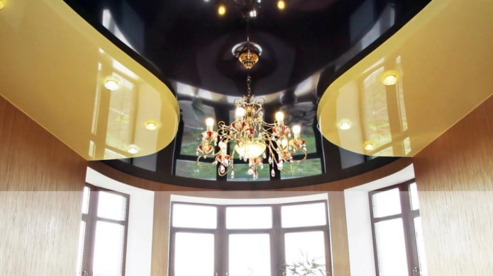 Soffitto nero e giallo