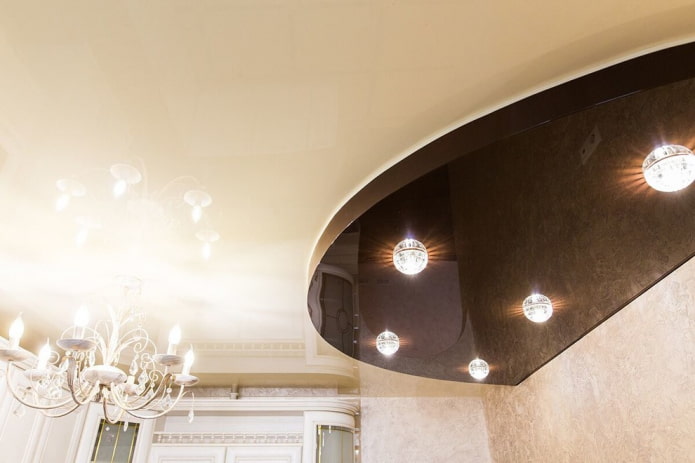 soffitto beige-marrone