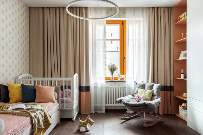 design della camera da letto per due ragazze di età diverse 