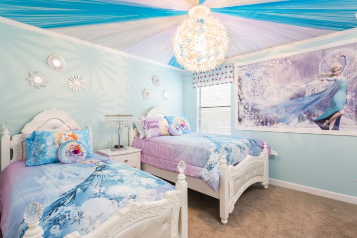 illuminazione all'interno di una camera da letto per due ragazze