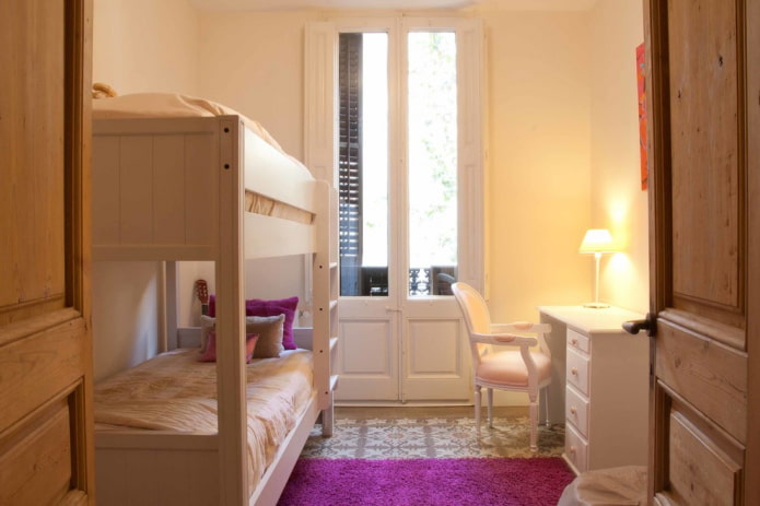 progettazione di una piccola camera da letto per due ragazze