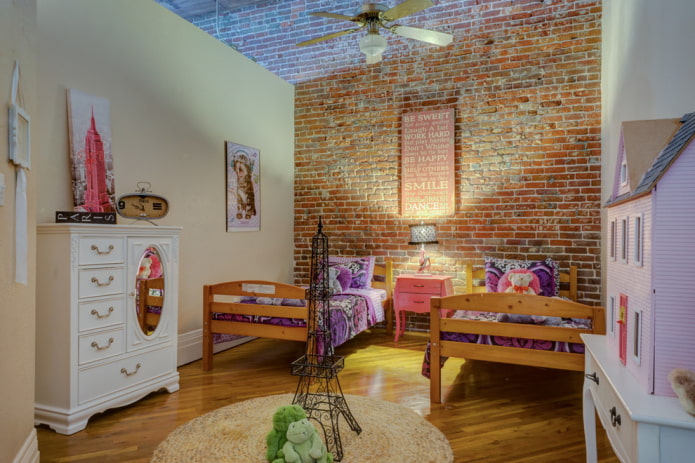 camera da letto per due ragazze in stile loft
