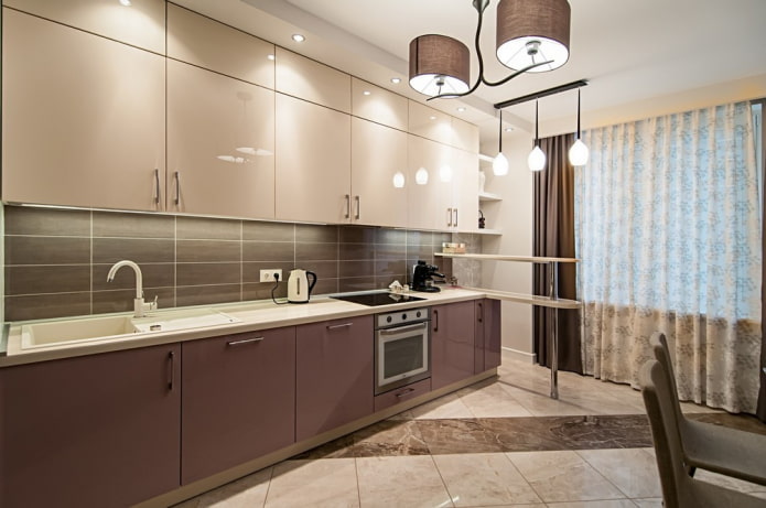 interno della cucina nei toni del beige e del marrone