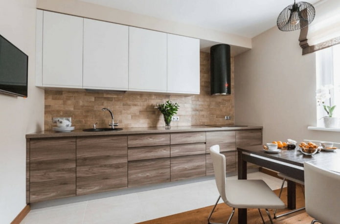 interno della cucina nei toni del bianco e del marrone