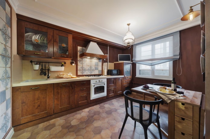 finitura della cucina nei toni del marrone