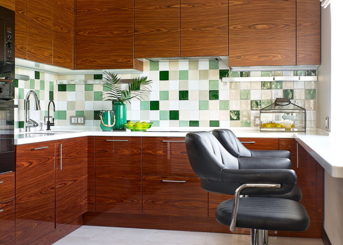 design della cucina nei toni del marrone