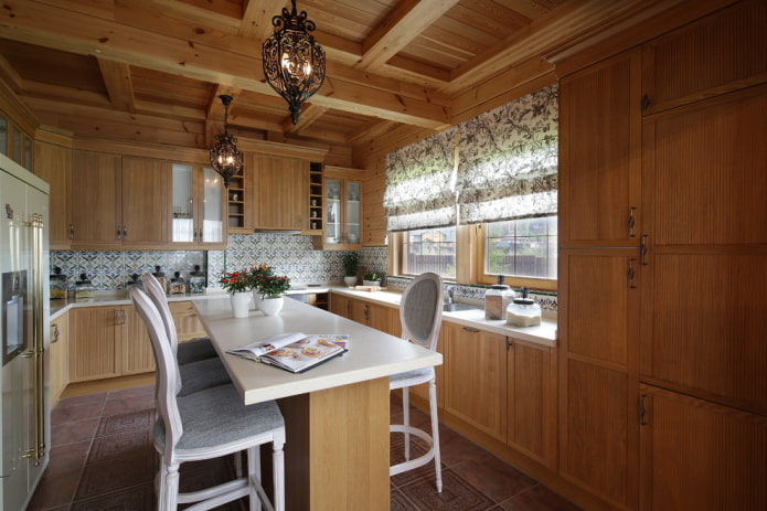 interno della cucina nei toni del marrone chiaro