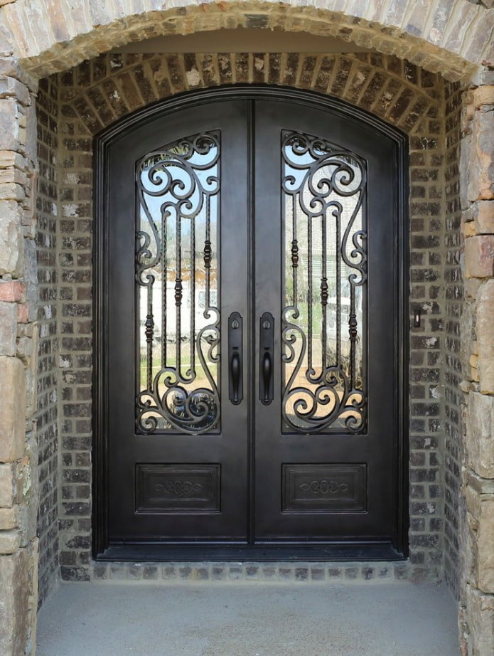 porta d'ingresso con ferro battuto e vetro