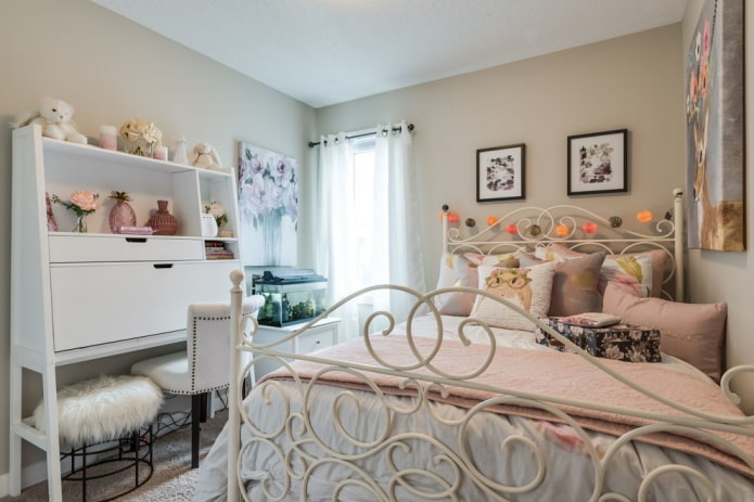 letto per bambini forgiato all'interno