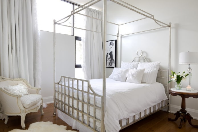 letto con forgiatura grigia