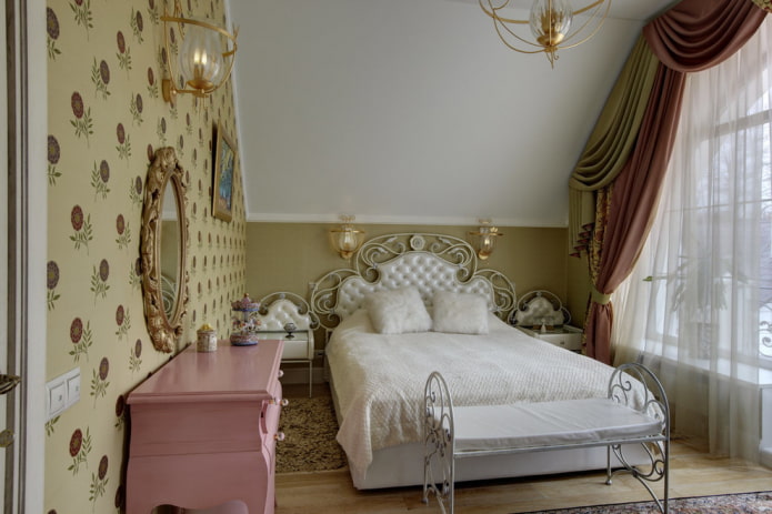 letto in ferro battuto con unione a carrozza all'interno