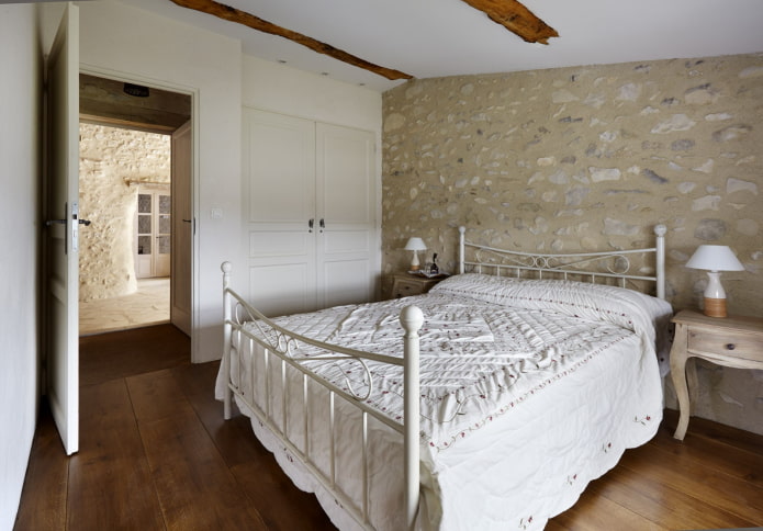letto matrimoniale forgiato all'interno