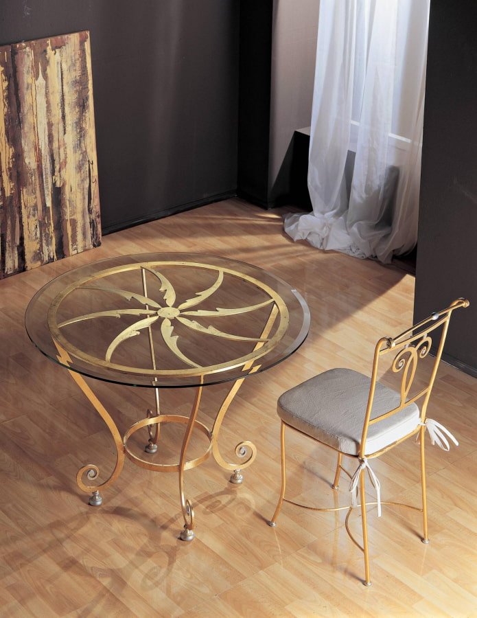 tavolo rotondo forgiato all'interno