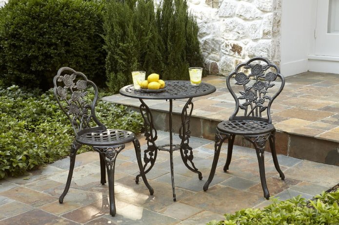 tavolo forgiato da esterno per il giardino