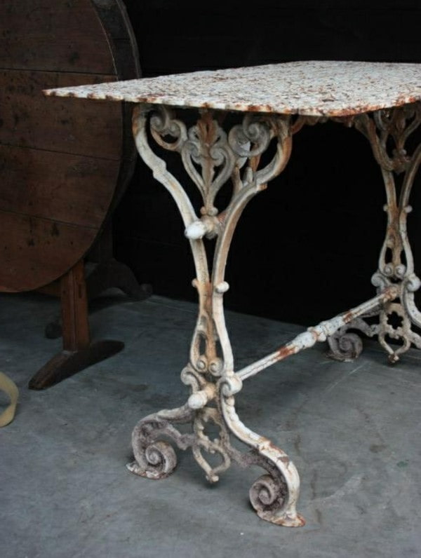 oggetti forgiati antichi all'interno