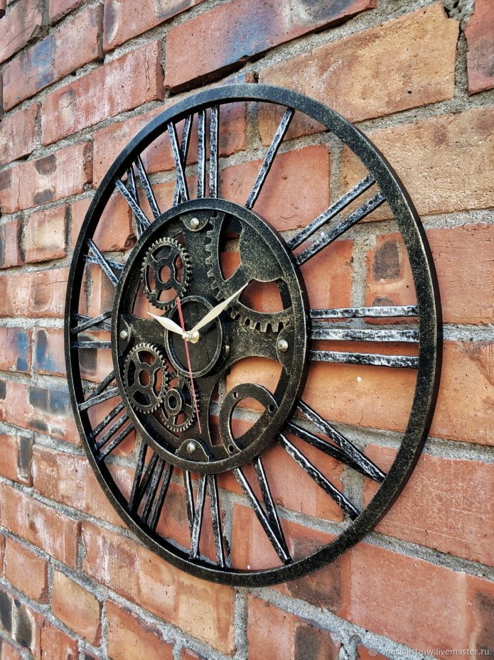 orologio forgiato in stile loft
