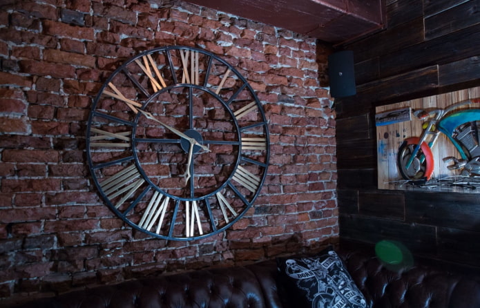 orologio in ferro in stile loft
