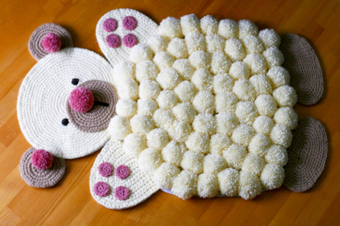 Tappeto a forma di orso