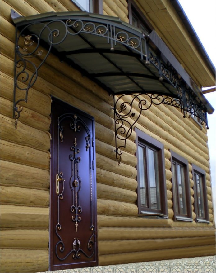 decorazione del gruppo d'ingresso con forgiatura