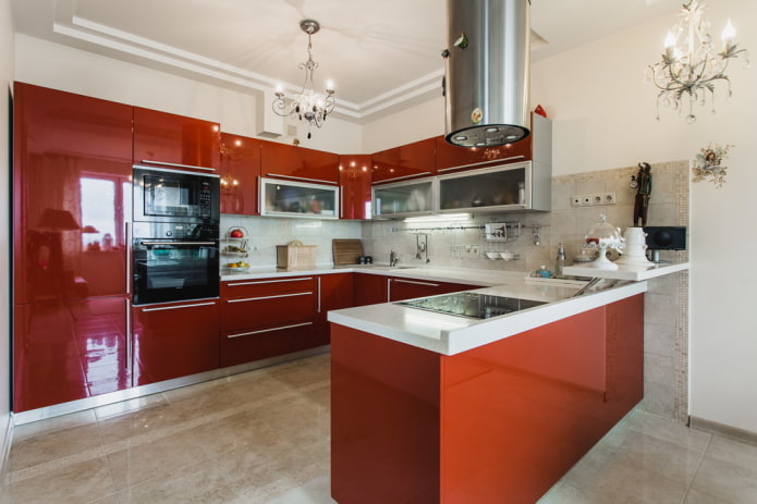 interno della cucina nei toni del rosso