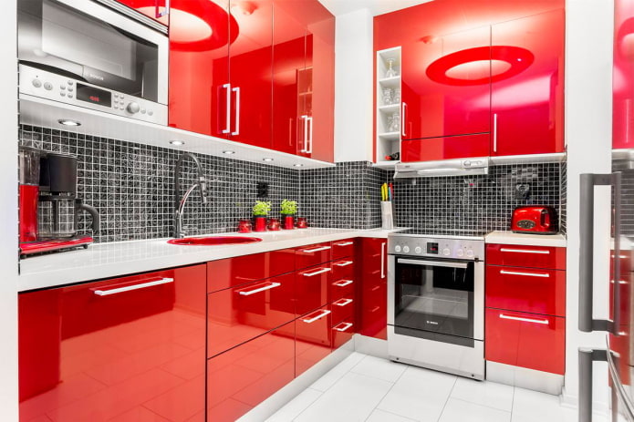 decorazione cucina nei toni del rosso