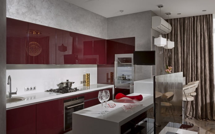 interno della cucina nei toni del grigio e del rosso