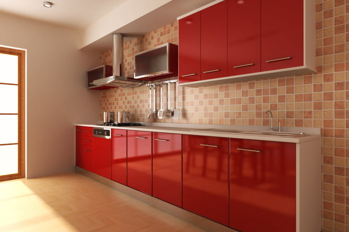 interno della cucina nei toni del rosso e del beige