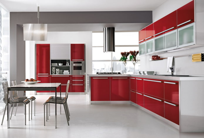 interno cucina rossa in stile high-tech