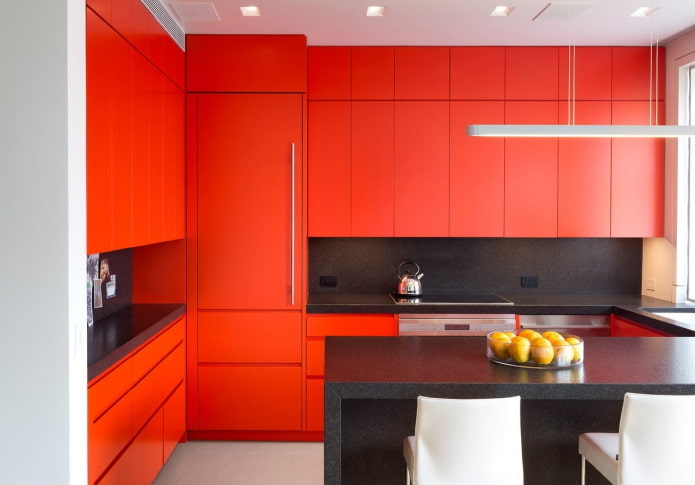 interno della cucina nei toni del rosso