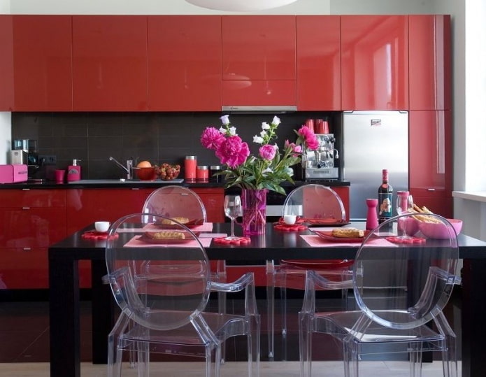 arredamento cucina nei toni del rosso