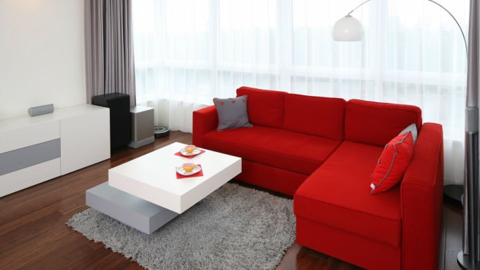 divano in stile minimalista