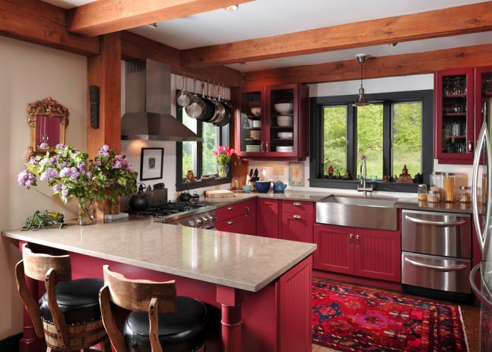 piano di lavoro beige in cucina in stile country