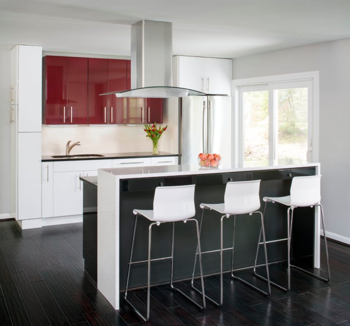 Set da cucina nero-bianco-rosso