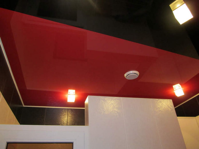 rifiniture nere sul soffitto