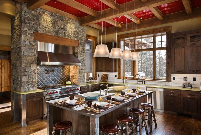 soffitto lucido con travi in legno