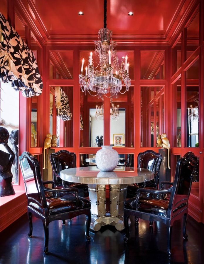 sala da pranzo nera e rossa