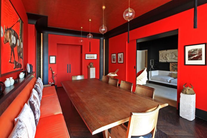 soffitto e pareti rossi