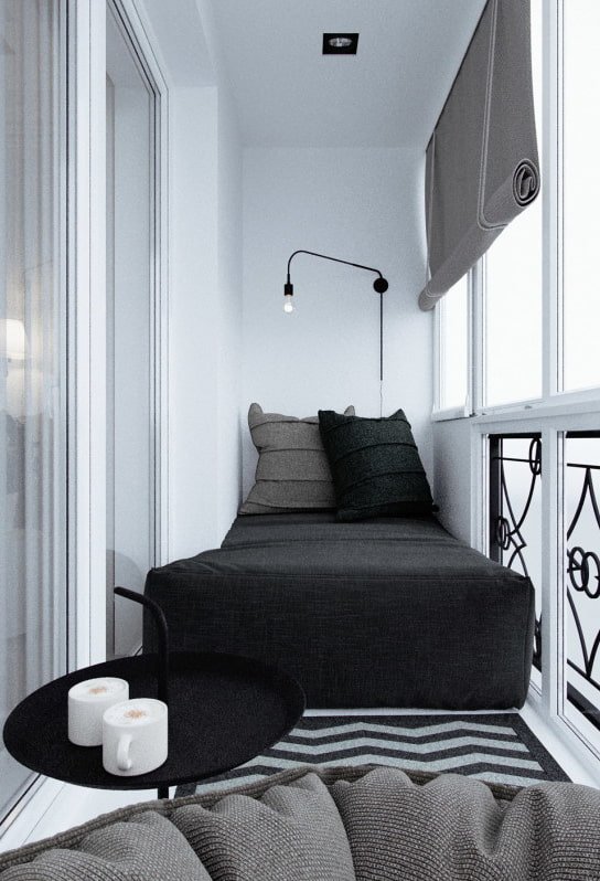 sedia pieghevole all'interno della loggia