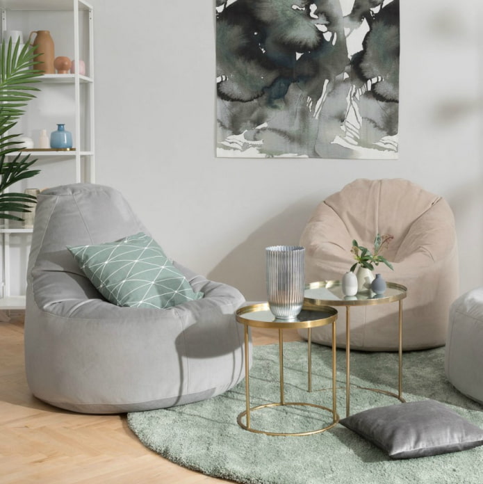 area salotto con pouf