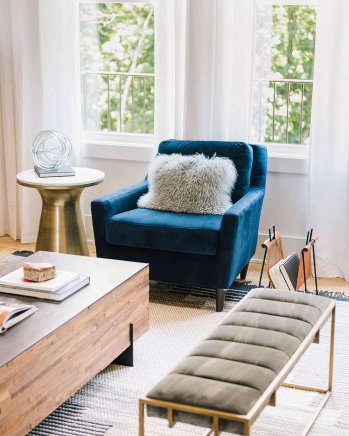poltrona blu all'interno