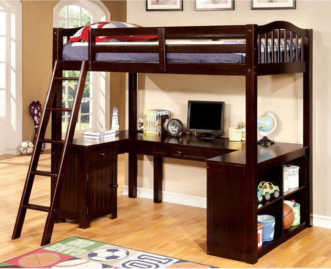 letto marrone nella cameretta dei bambini