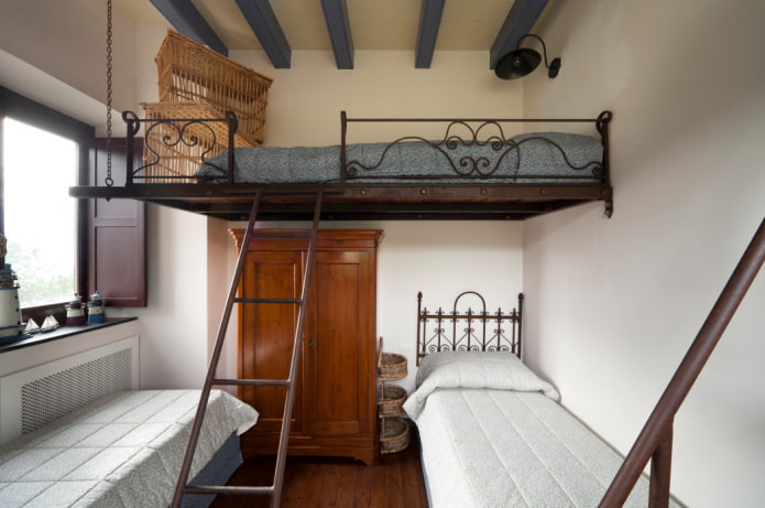 letto sopra la porta