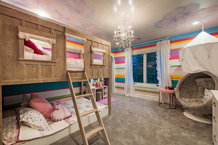 letto a castello a forma di casa nella cameretta dei bambini