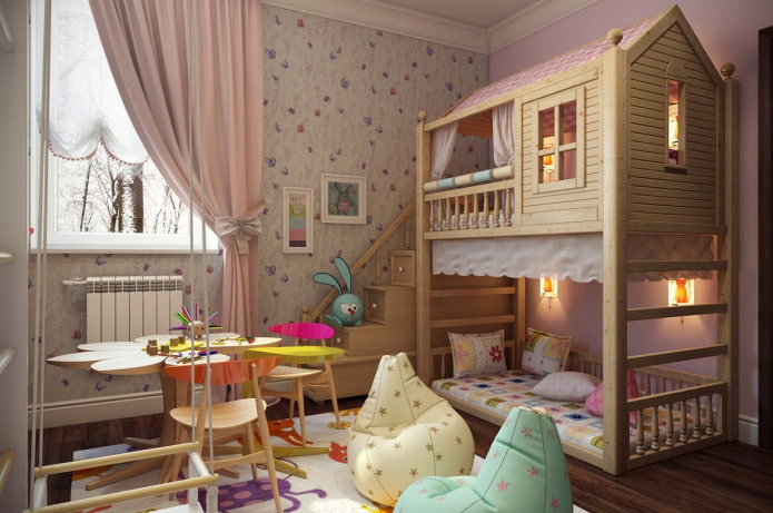 letto a forma di casa nella cameretta di una bambina