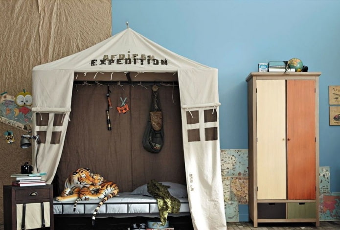 letto a forma di tenda nella cameretta per bambini