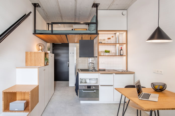 Letto fisso sotto il soffitto